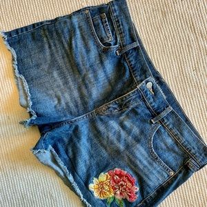 Old Navy boyfriend embroidered jean shorts